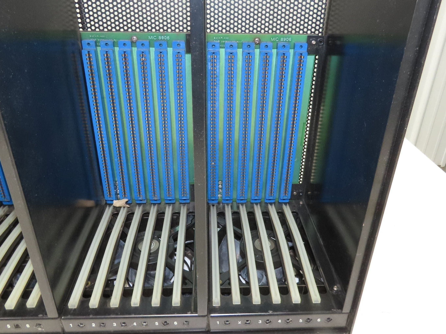 Camco 320C-04 Chassis 320 Programmable Motion Controller Chassis