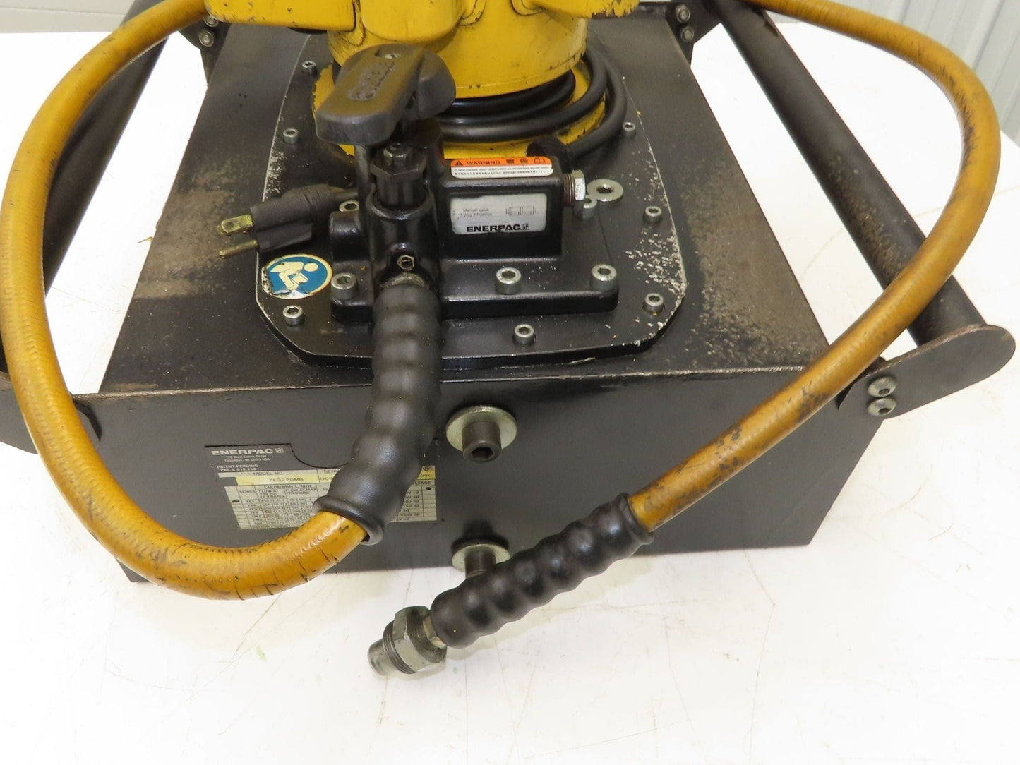 Enerpac ZE3220MB Hydraulic Pump 10000psi 1Hp 115V Oil Flow @ 100psi 450in³/Min