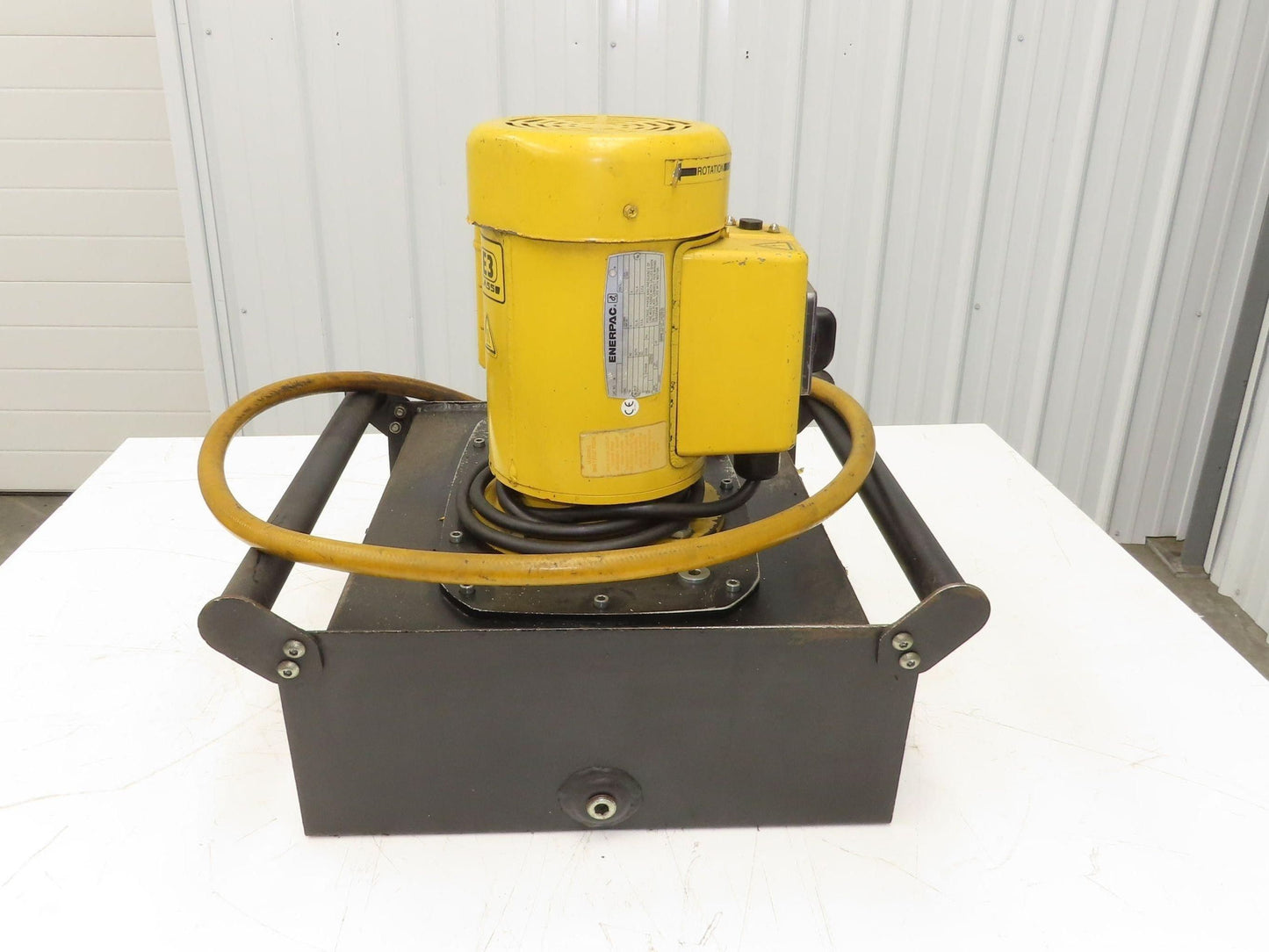 Enerpac ZE3220MB Hydraulic Pump 10000psi 1Hp 115V Oil Flow @ 100psi 450in³/Min