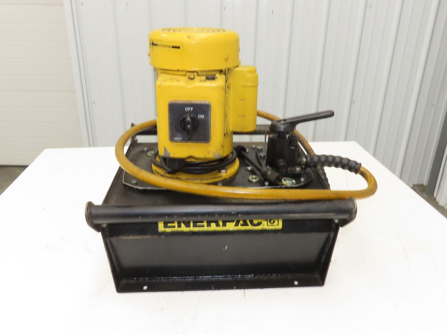 Enerpac ZE3220MB Hydraulic Pump 10000psi 1Hp 115V Oil Flow @ 100psi 450in³/Min