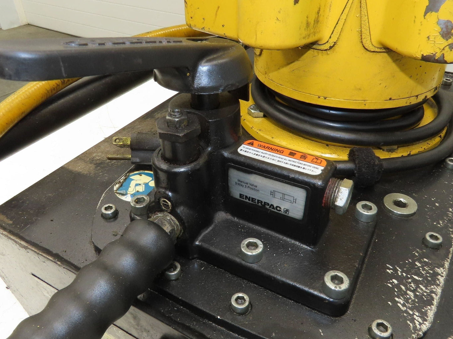 Enerpac ZE3220MB Hydraulic Pump 10000psi 1Hp 115V Oil Flow @ 100psi 450in³/Min