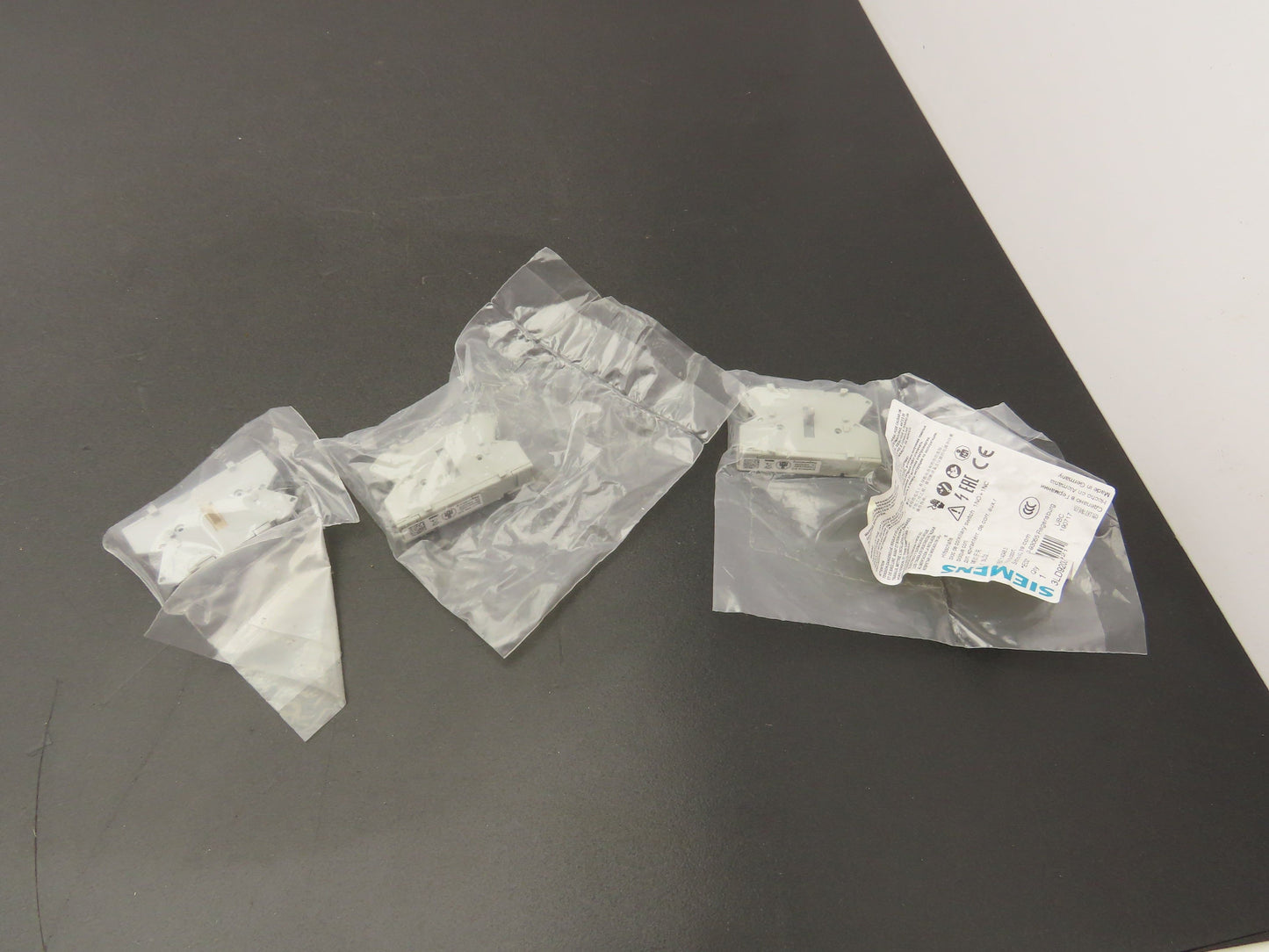Siemens 3LD9200-5B Auxiliary Switch 600V AC Max 10A 1NO + 1NC Lot of 3