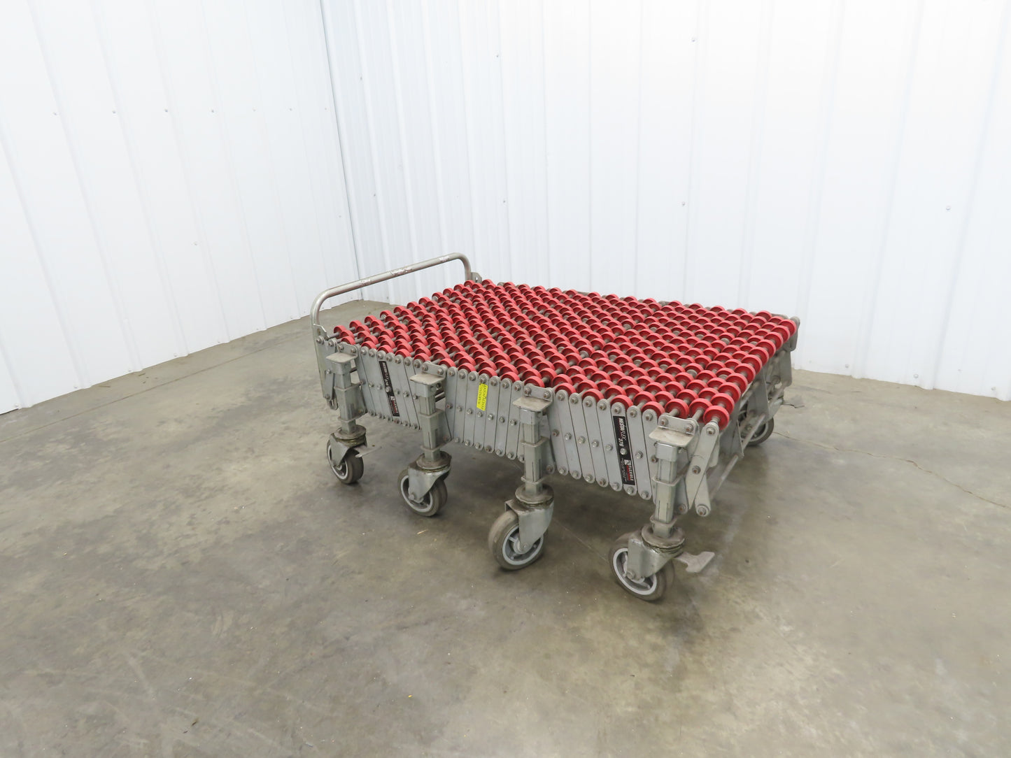 NestaFlex 376 30"W x 12' 8" Expandable Gravity Flex Conveyor Plastic Skatewheel