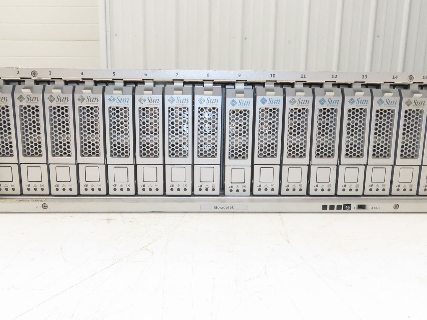 Sun StorageTek CSM200-EU 16-Bay RAID Fibre Channel 3.5" NO HDDs NO PSUs