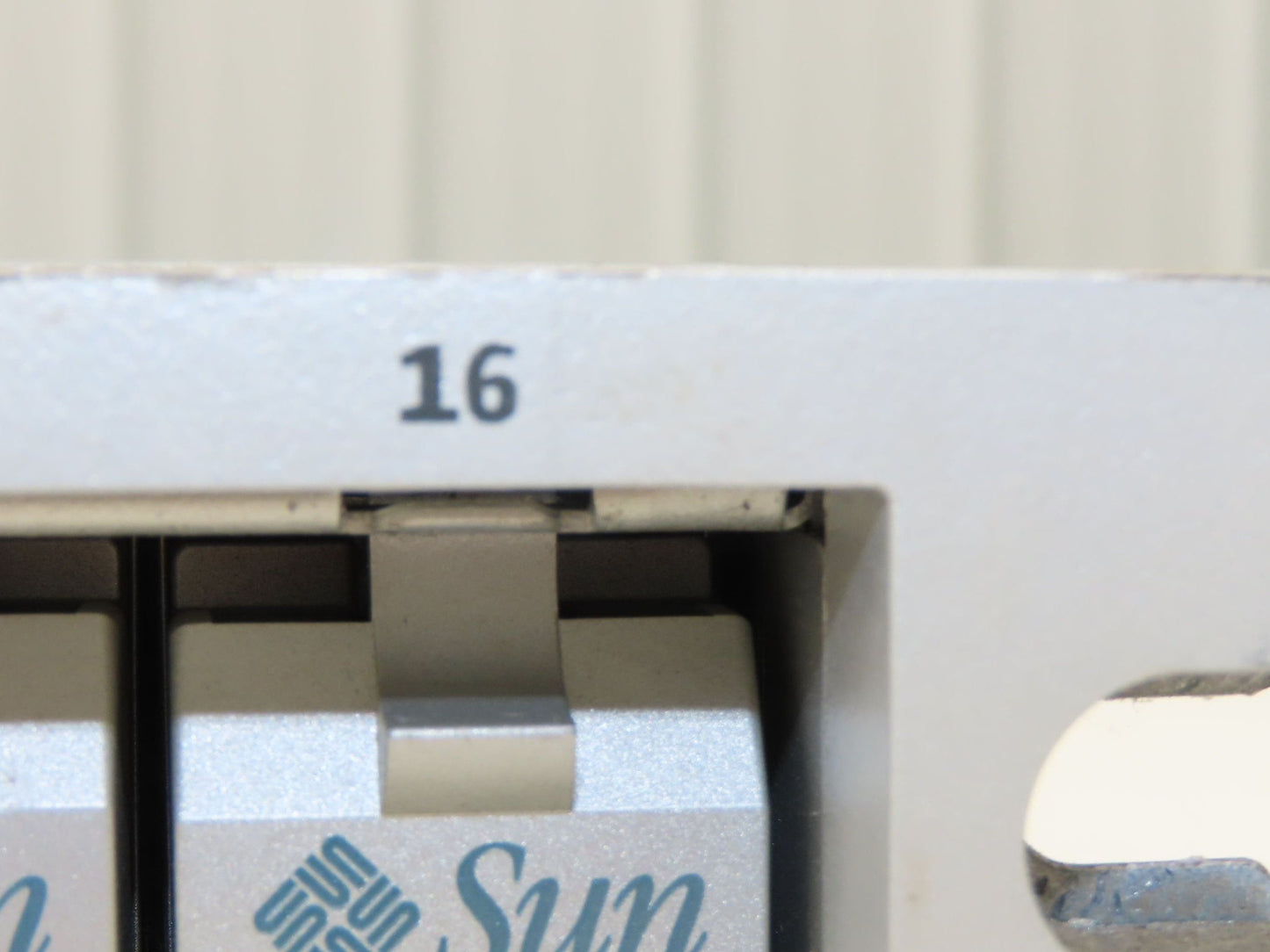 Sun StorageTek 0843 16-Bay RAID Fibre Channel 3.5" NO HDDs