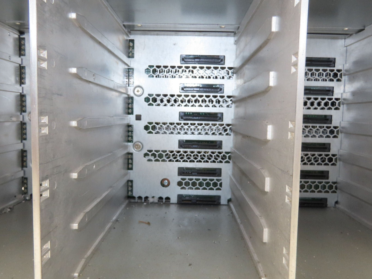 Sun Disk Shelf SAS 24-Bay 3.5" Storage Unit NO HDDs NO CADDIES
