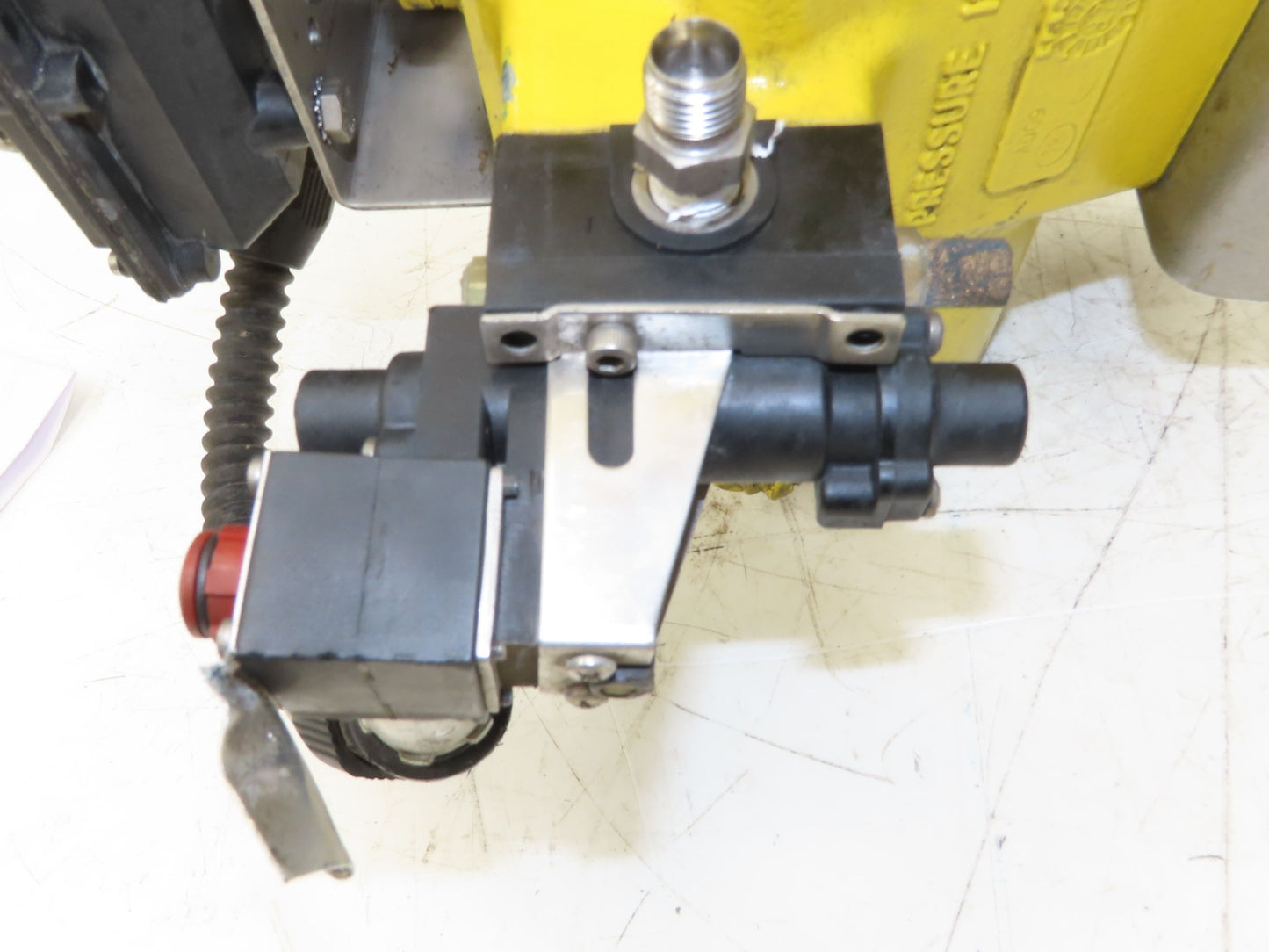 Tricentric 4" Stainless Butterfly Valve 8-Lug + Hytork-425 Actuator & Positioner