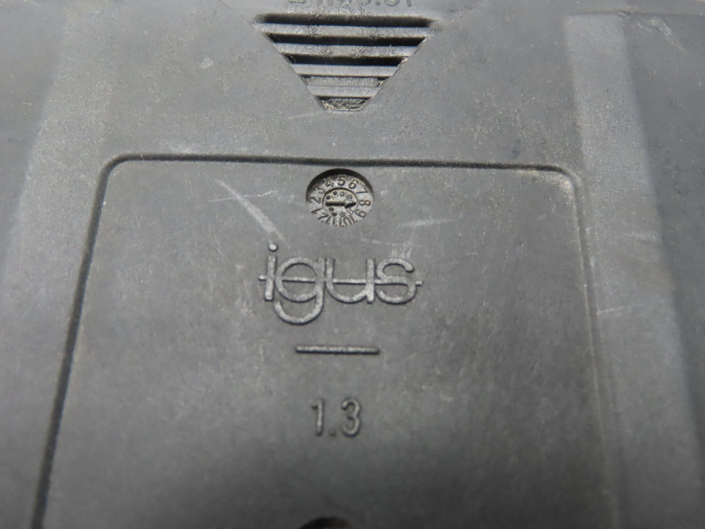 Igus Series E4 Energy Chain Cable Carrier 55mm x 300mm 12' Length