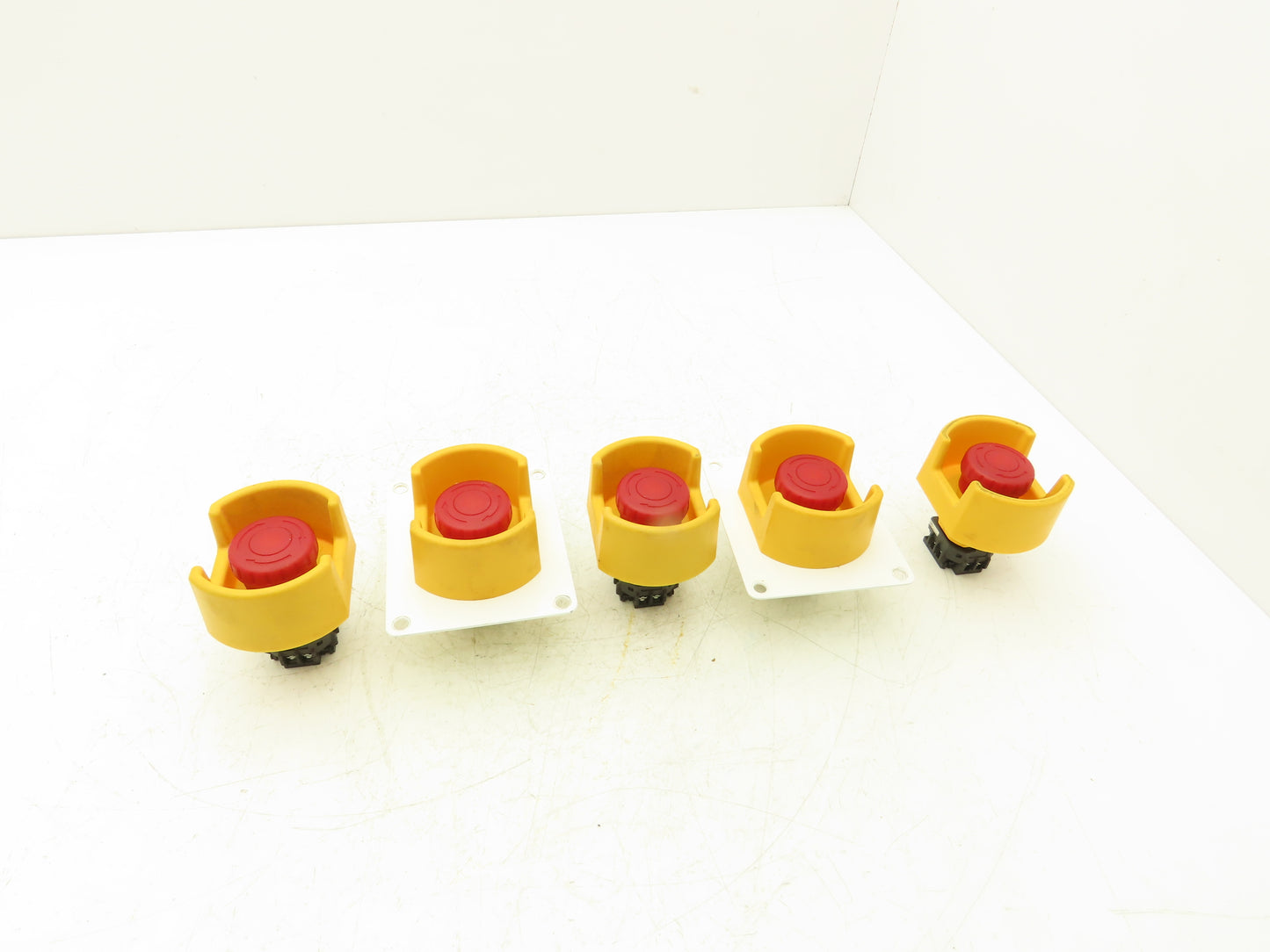 IDEC XW1E-LV Emergency RED E-Stop Pushbutton Twist Release Lot of 5