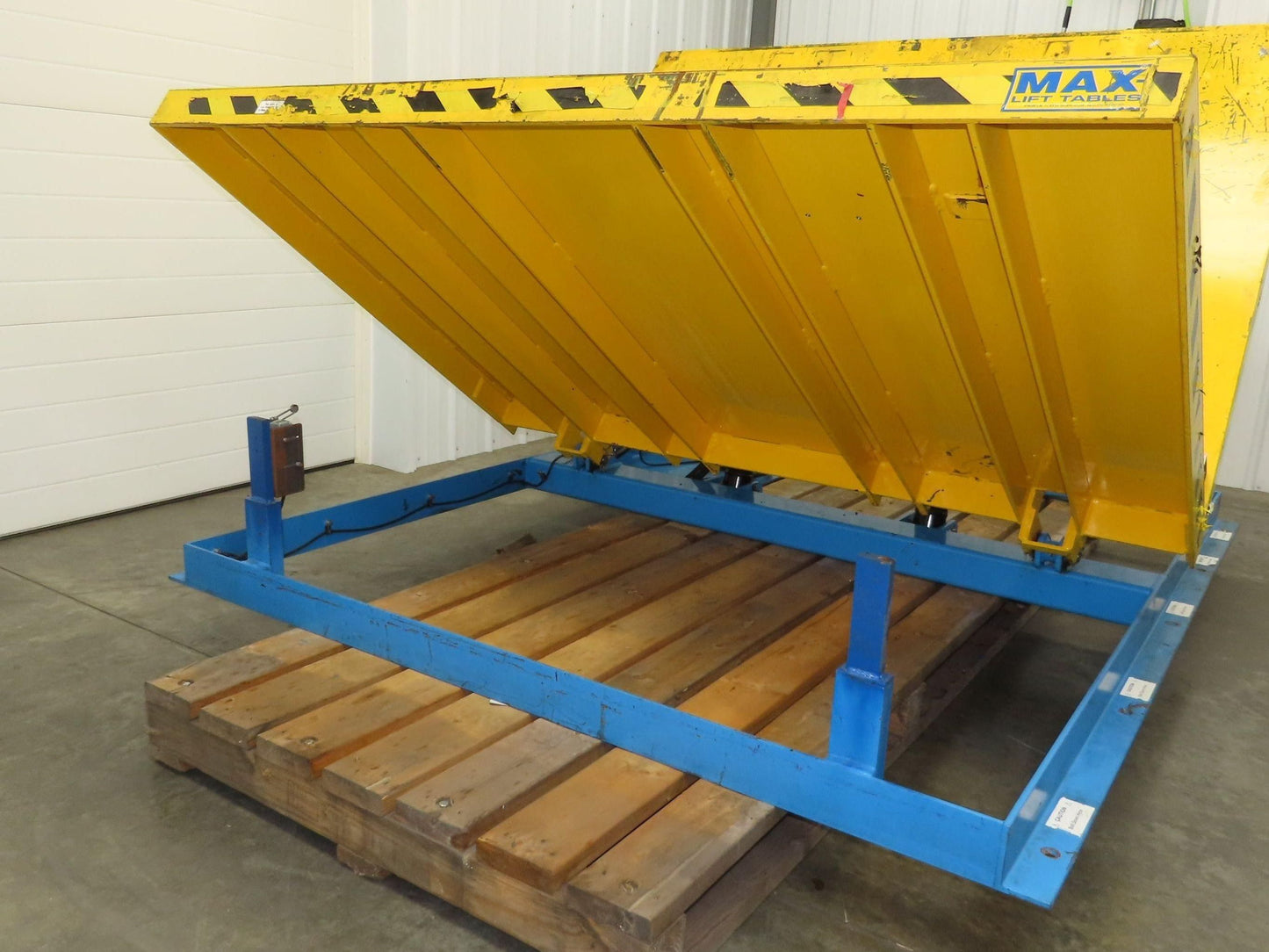 Max LPTT-UP Lift Table Max Upenders Hydraulic Tipper 2000lbs 78x54" Top 115V 1Ph