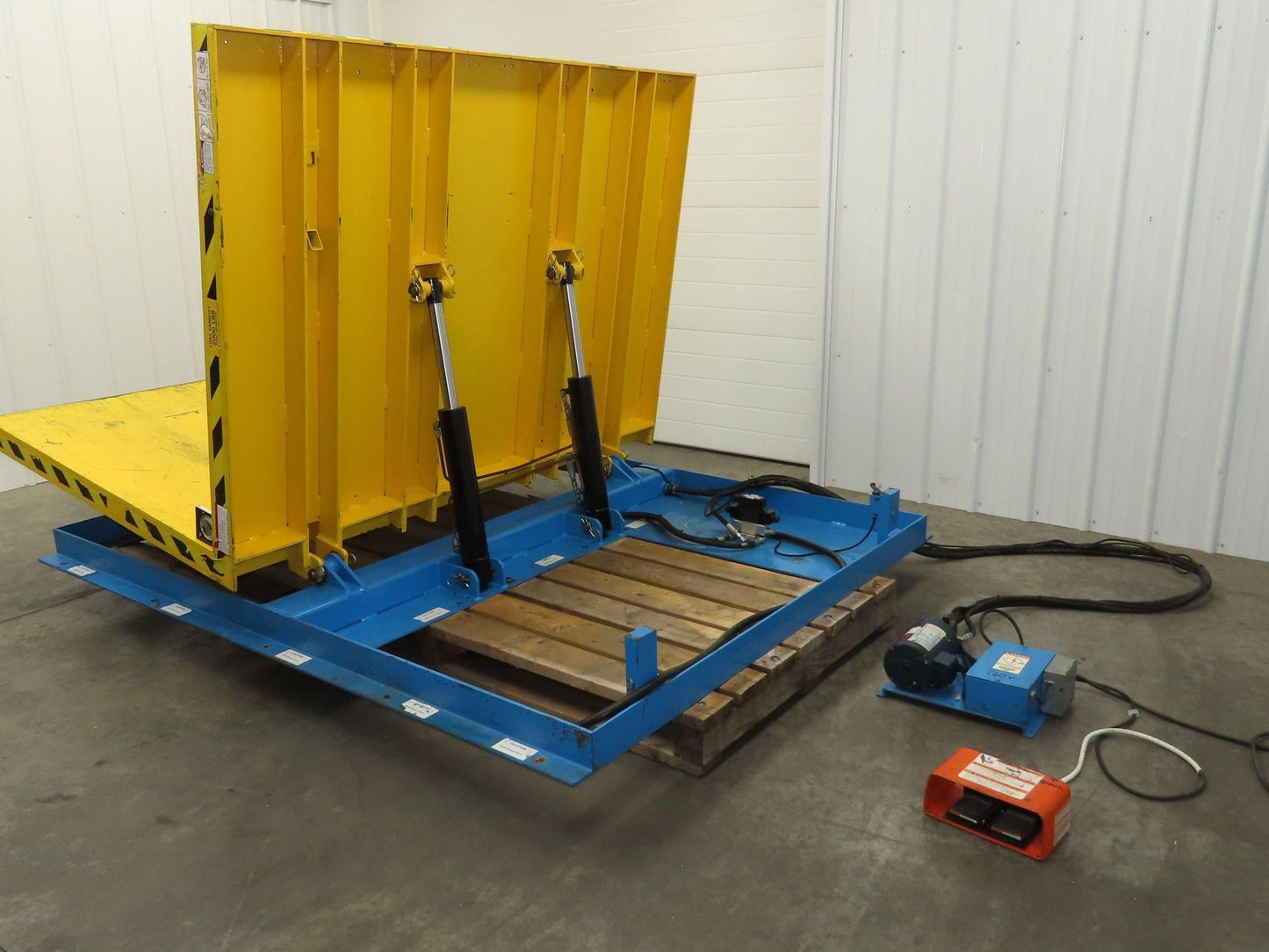 Max LPTT-UP Lift Table Max Upenders Hydraulic Tipper 2000lbs 78x54" Top 115V 1Ph