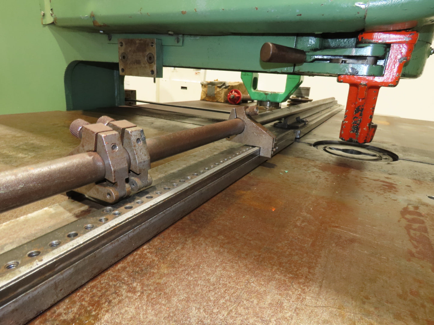 Strippit Fabricator Super 30/30 Single Punch Press 30 Ton 460V *No Foot Switch