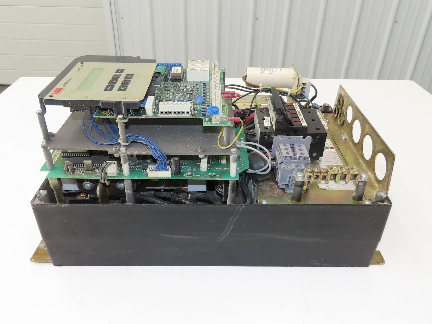 ABB ACS501-015-4-00P2 Adjustable Frequency Drive VFD 440-500V 3Ph 20Hp