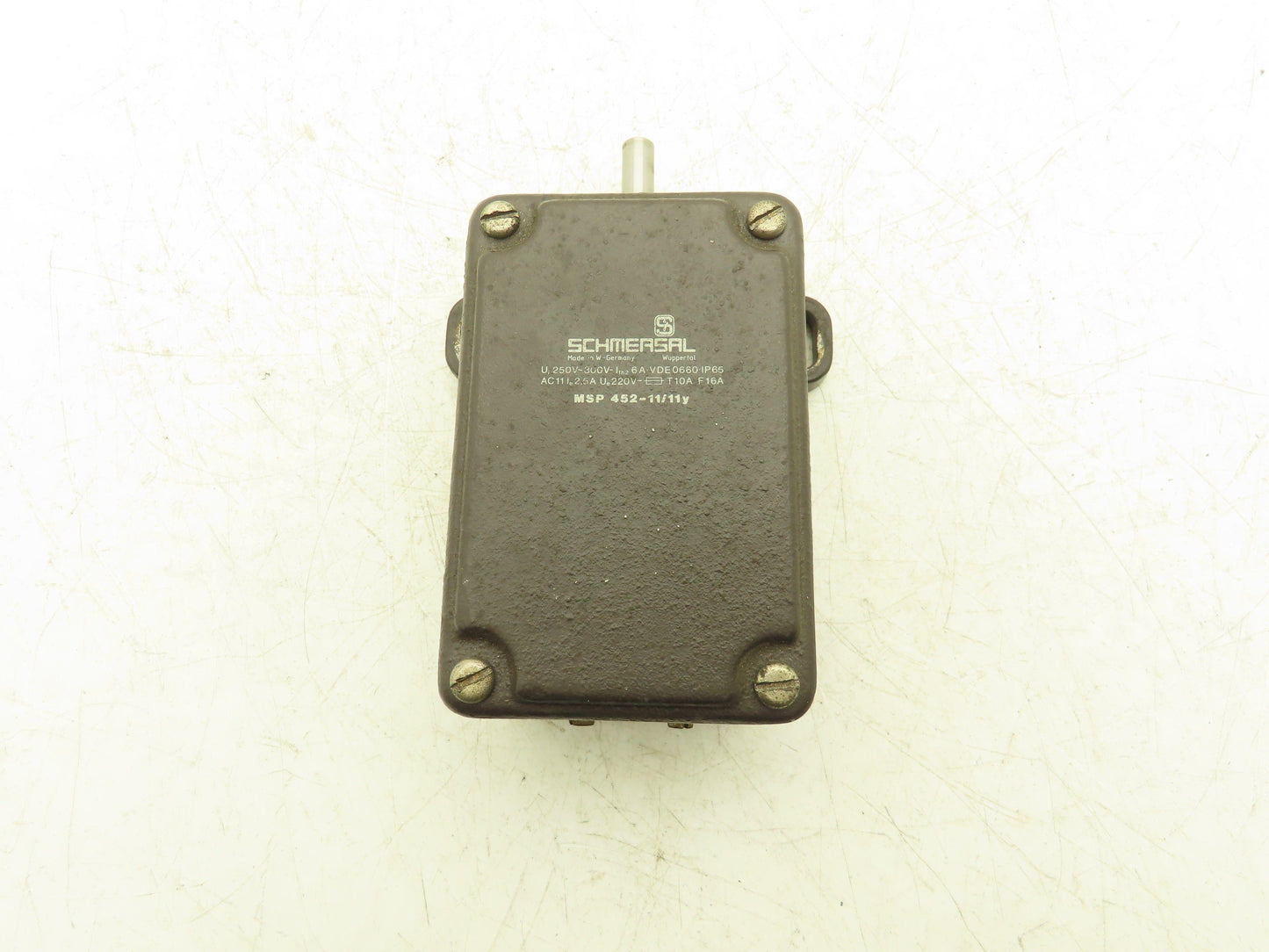 Schmersal MSP 452-11/11Y Rotating Spindle Limit Switch 250V 6A 10mm" Shaft