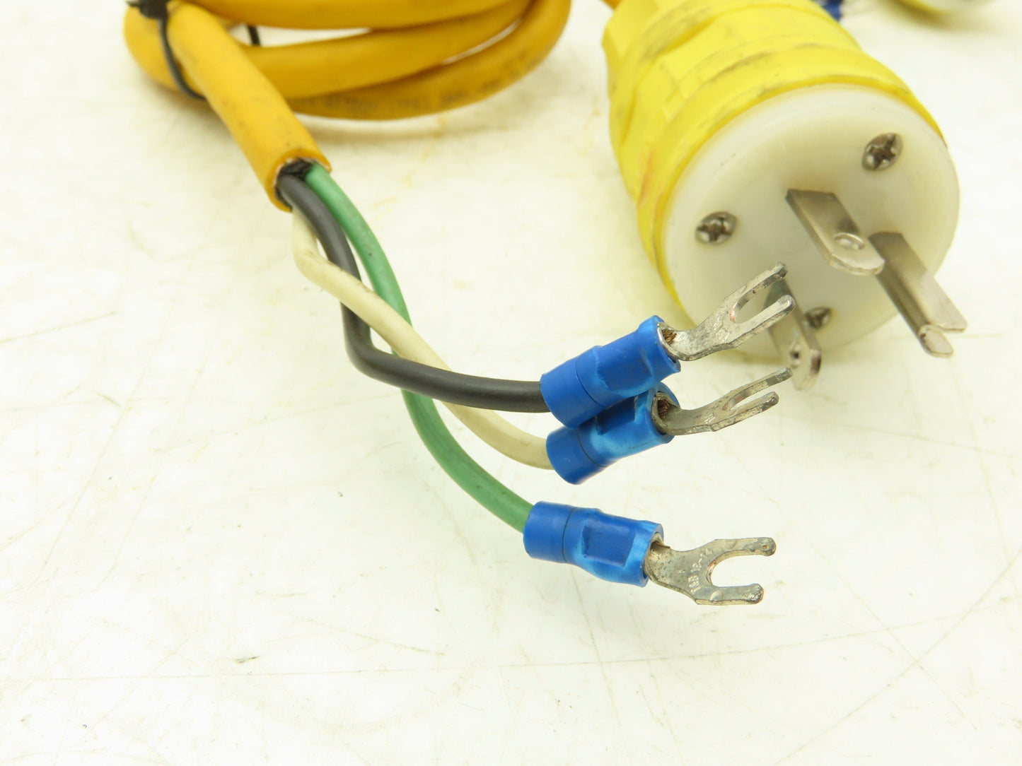 Leviton N/A Industrial Extension Cord Plug & Terminal Connectors 16AWG Lot of 8