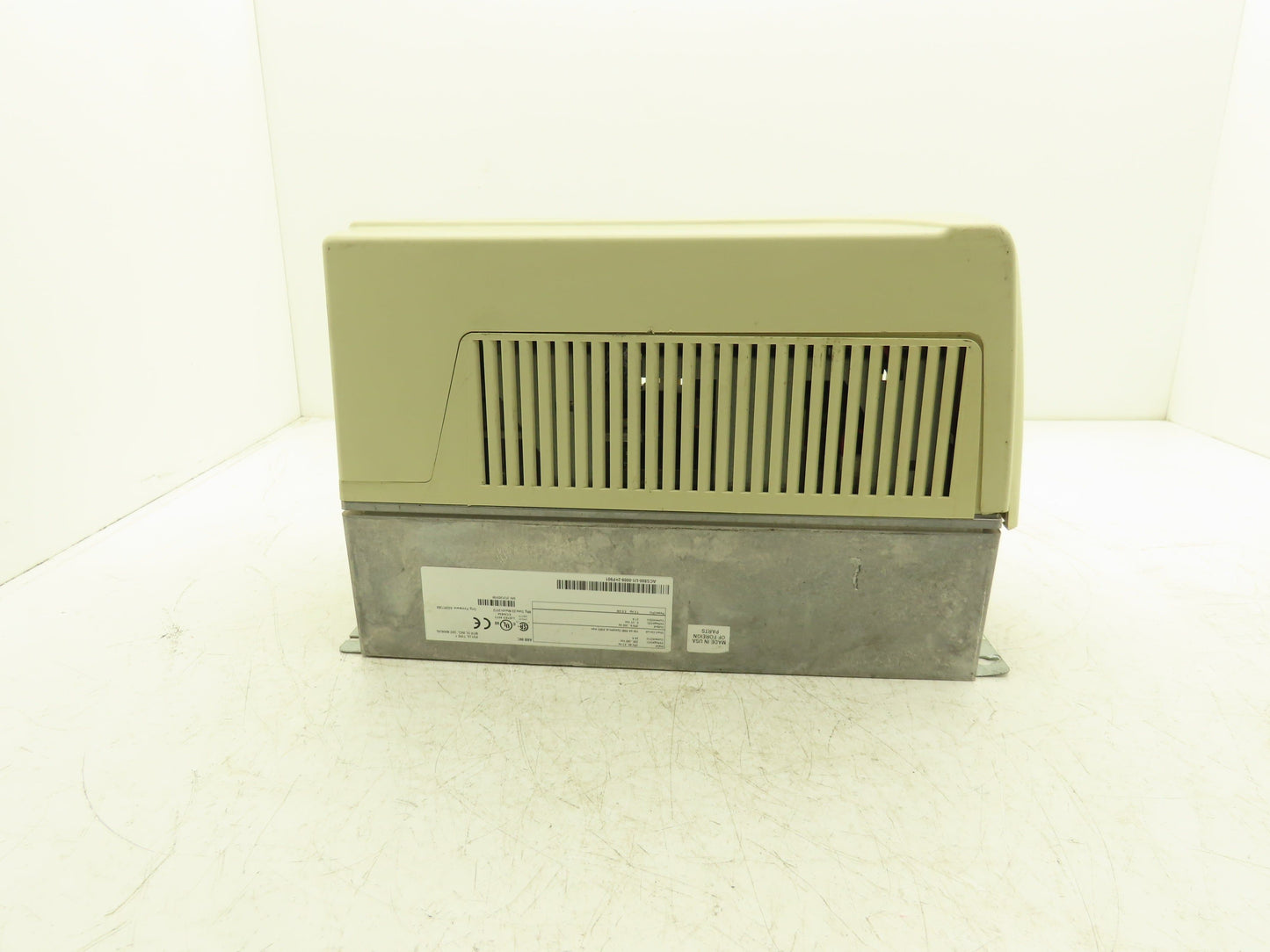 ABB ACS800-U1-0009-2+P901 VFD 3Ph 208-240Vac In 7.5Hp 208-240V 27A 300Hz Out
