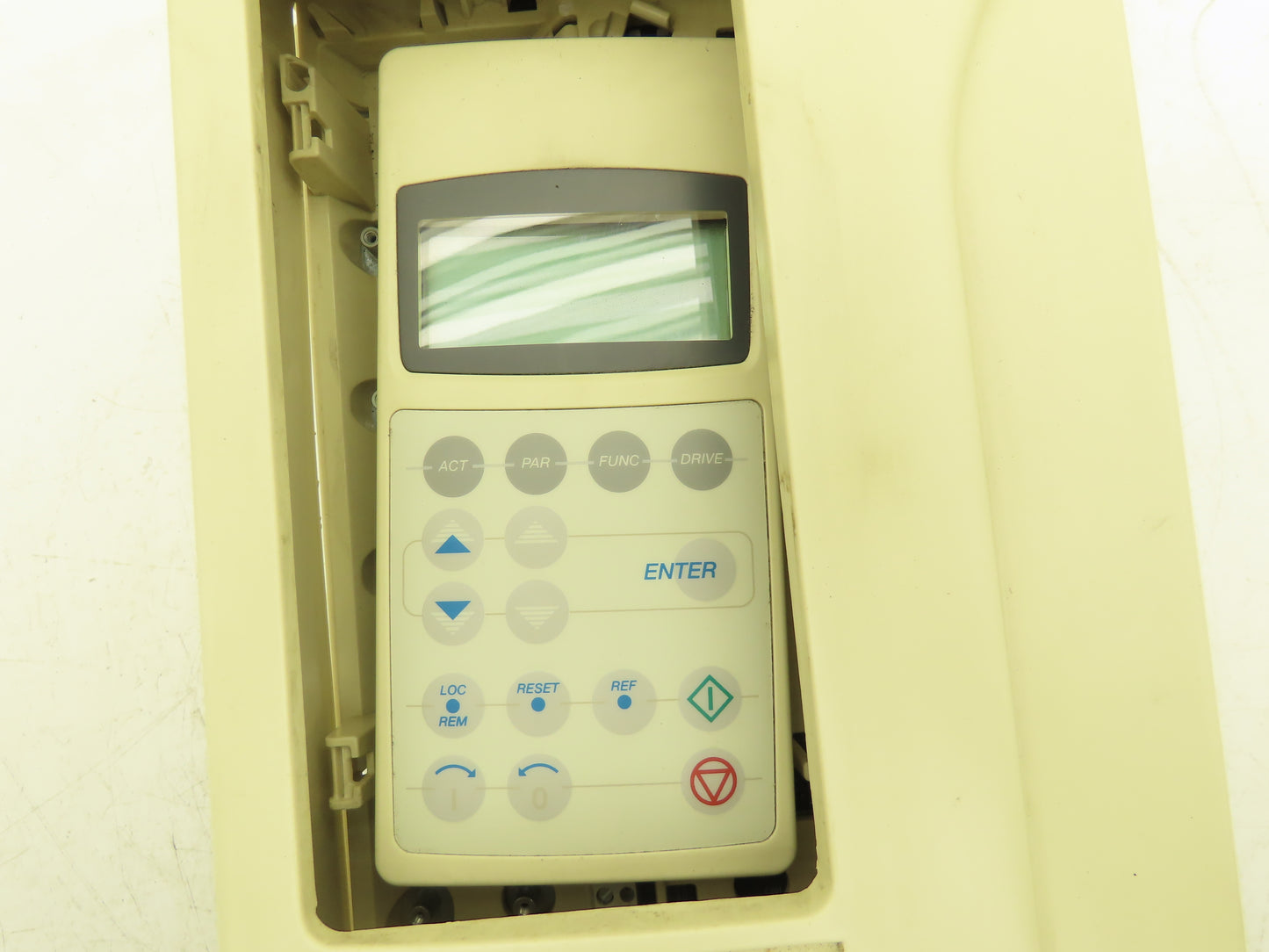 ABB ACS800-U1-0009-2+P901 VFD 3Ph 208-240Vac In 7.5Hp 208-240V 27A 300Hz Out