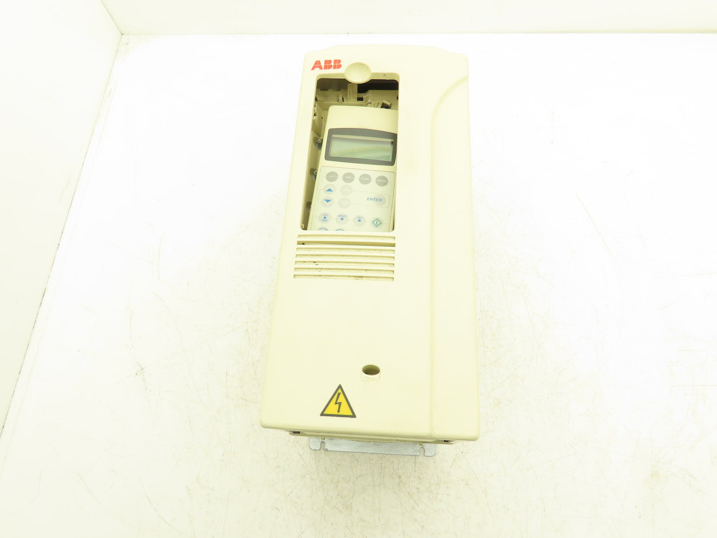 ABB ACS800-U1-0009-2+P901 VFD 3Ph 208-240Vac In 7.5Hp 208-240V 27A 300Hz Out