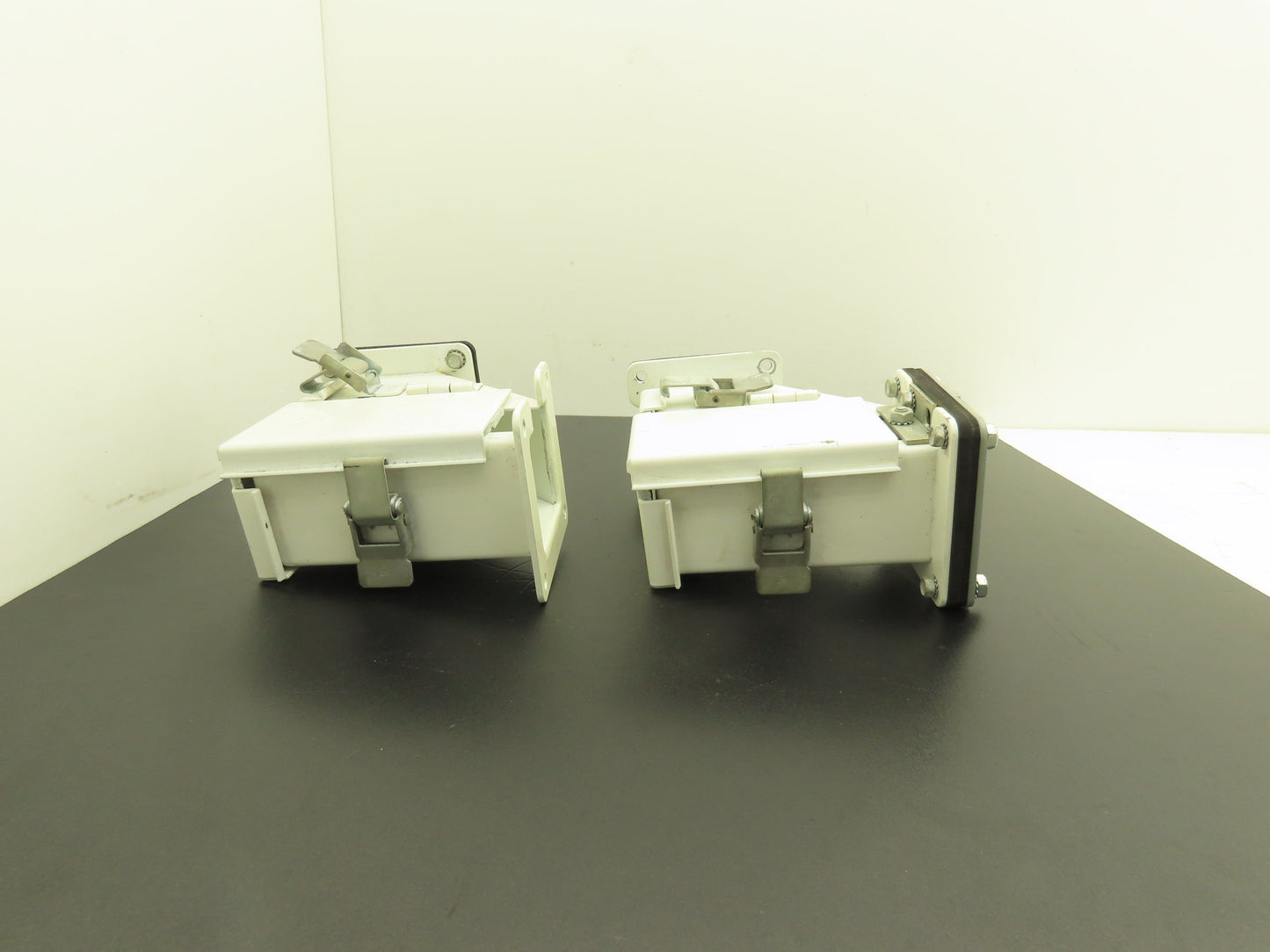 Hoffman F22LE9A Lay In Wireway 2.5" By 2.5" 90° Elbow Cable Management Lot of 2