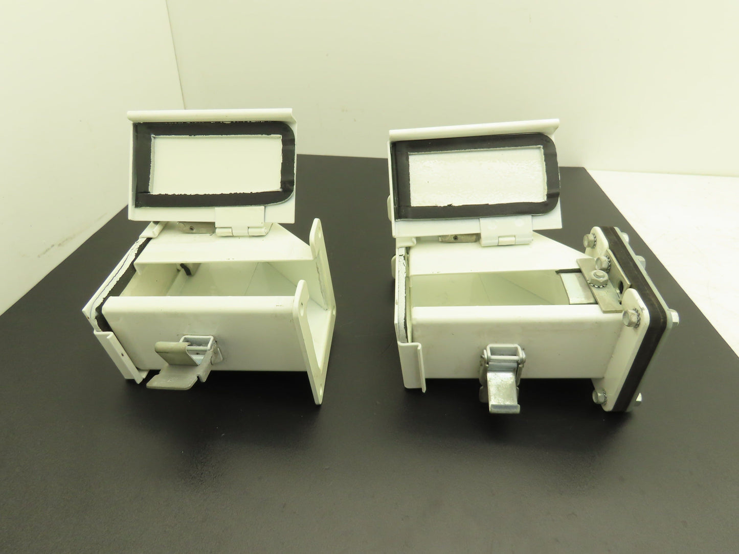 Hoffman F22LE9A Lay In Wireway 2.5" By 2.5" 90° Elbow Cable Management Lot of 2