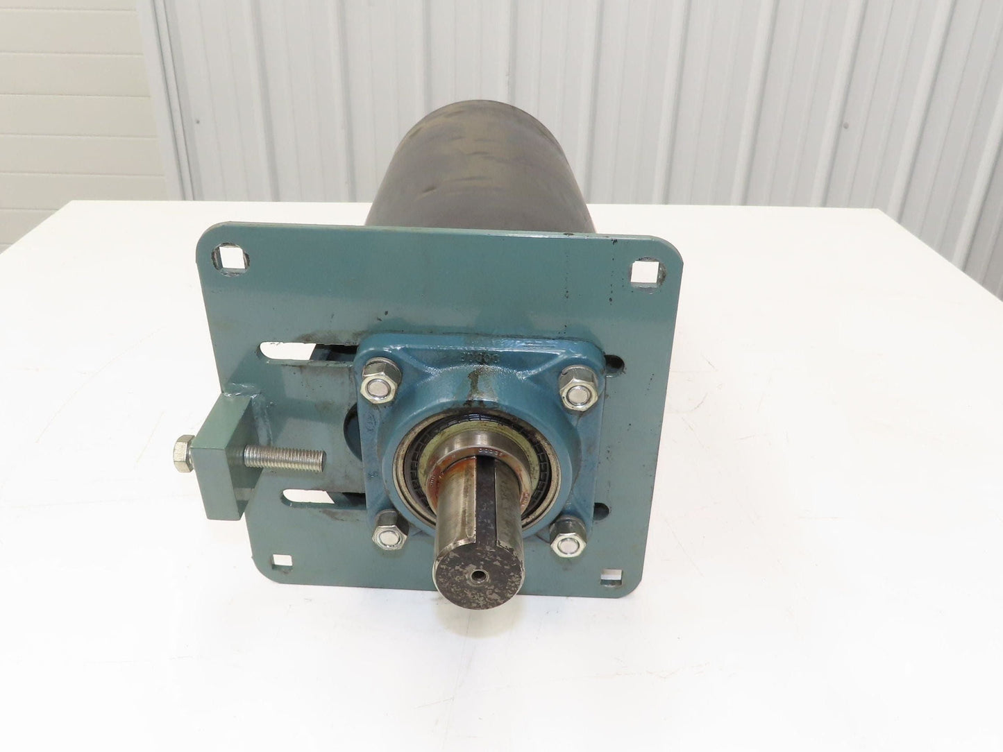 Hytrol 8"x 20.5" Center Drive Pulley 24" Conveyor 21"BF 1-11/16" Ext Shaft