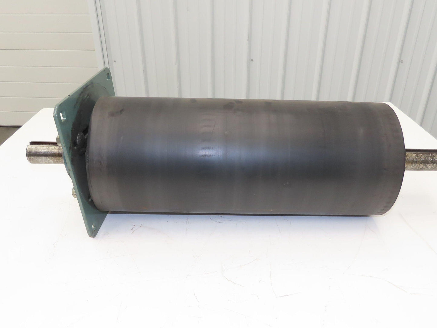 Hytrol 8"x 20.5" Center Drive Pulley 24" Conveyor 21"BF 1-11/16" Ext Shaft