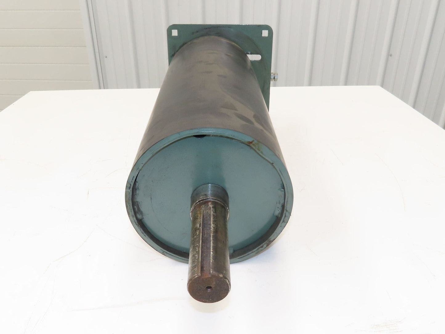 Hytrol 8"x 20.5" Center Drive Pulley 24" Conveyor 21"BF 1-11/16" Ext Shaft