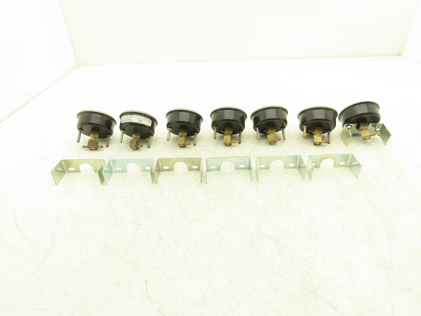 Johnson Controls G-2010-300 Analog Dial Indicator Gauge 0-30 psi Lot of 7