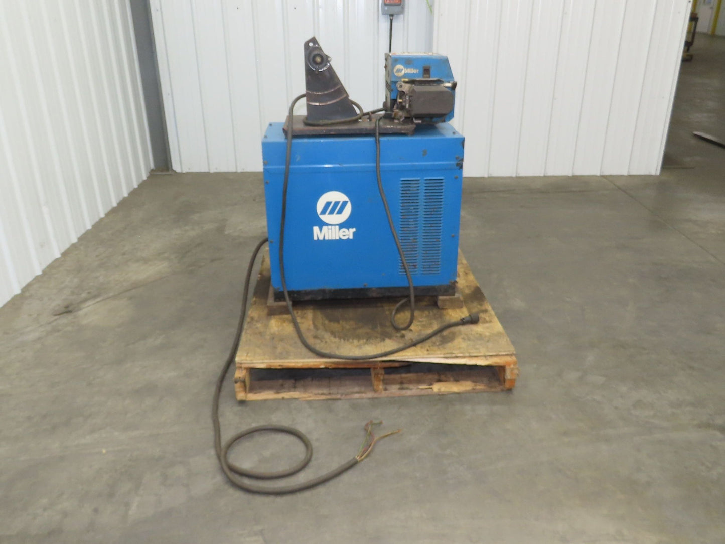 Miller CP-300 Mig Welder 300 amp DC Arc S-60 Wire Feeder 200/230/460v 3PH
