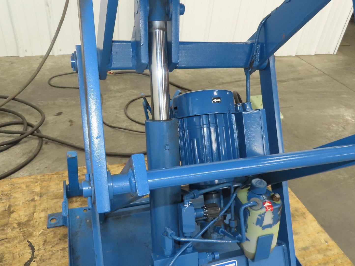 Hymo Hydraulic Scissor Lift Table 300kg 660lb 36" Travel 33x33" Swivel Top 1Ph