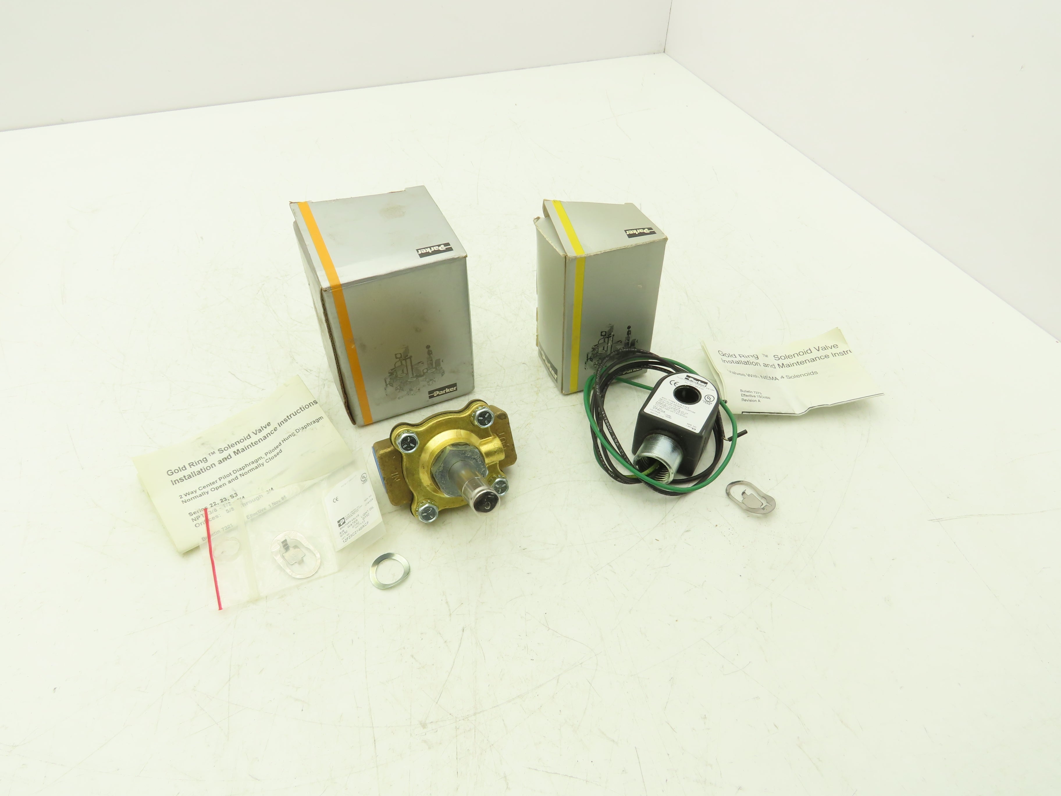 Parker Skinner Solenoid Valve Two Way Coil Voltage 120VAC 3/4" NPT 01