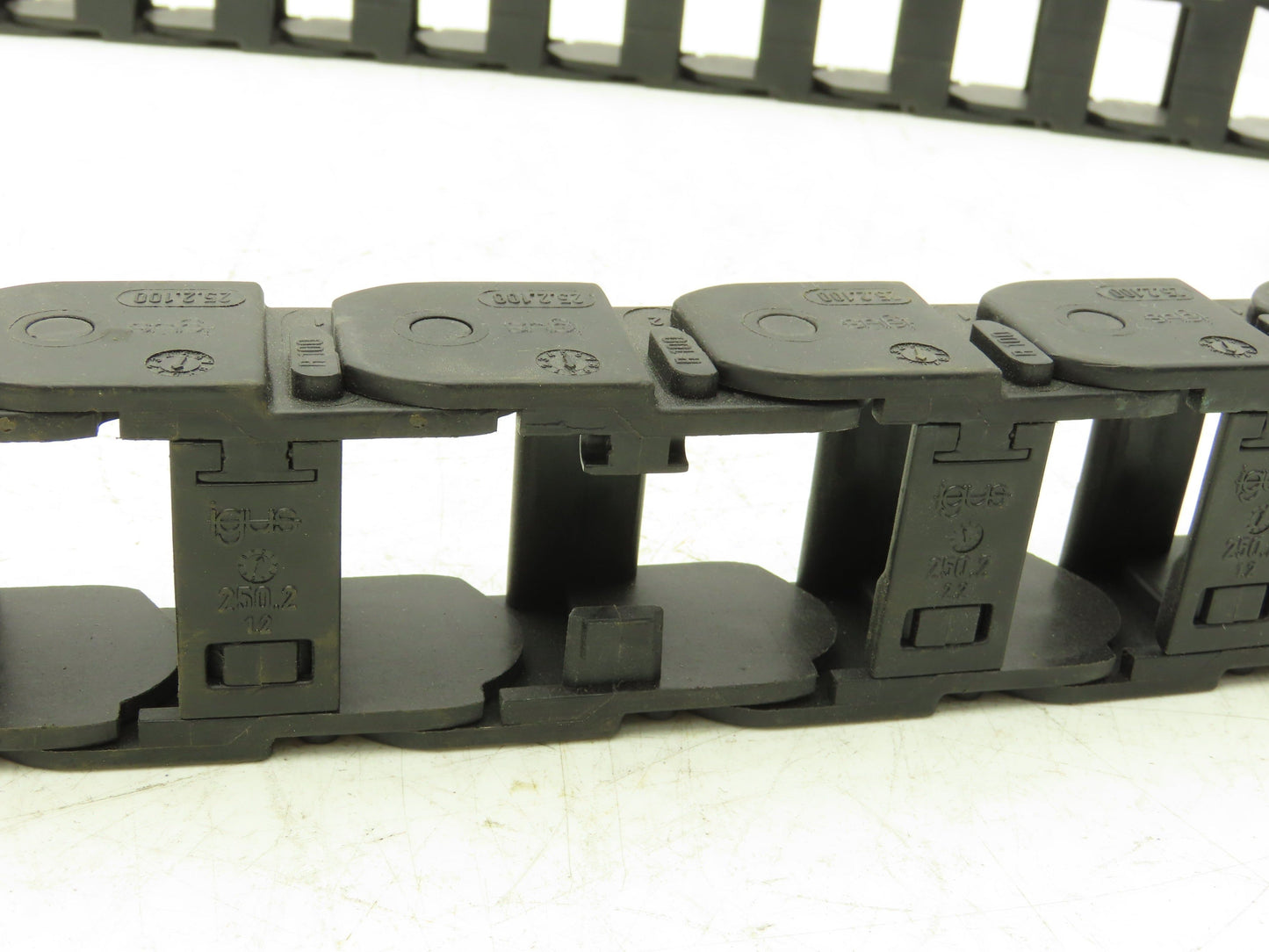Igus R100 Energy Chain Cable Carrier 40mm x 24mm 12' Working Length