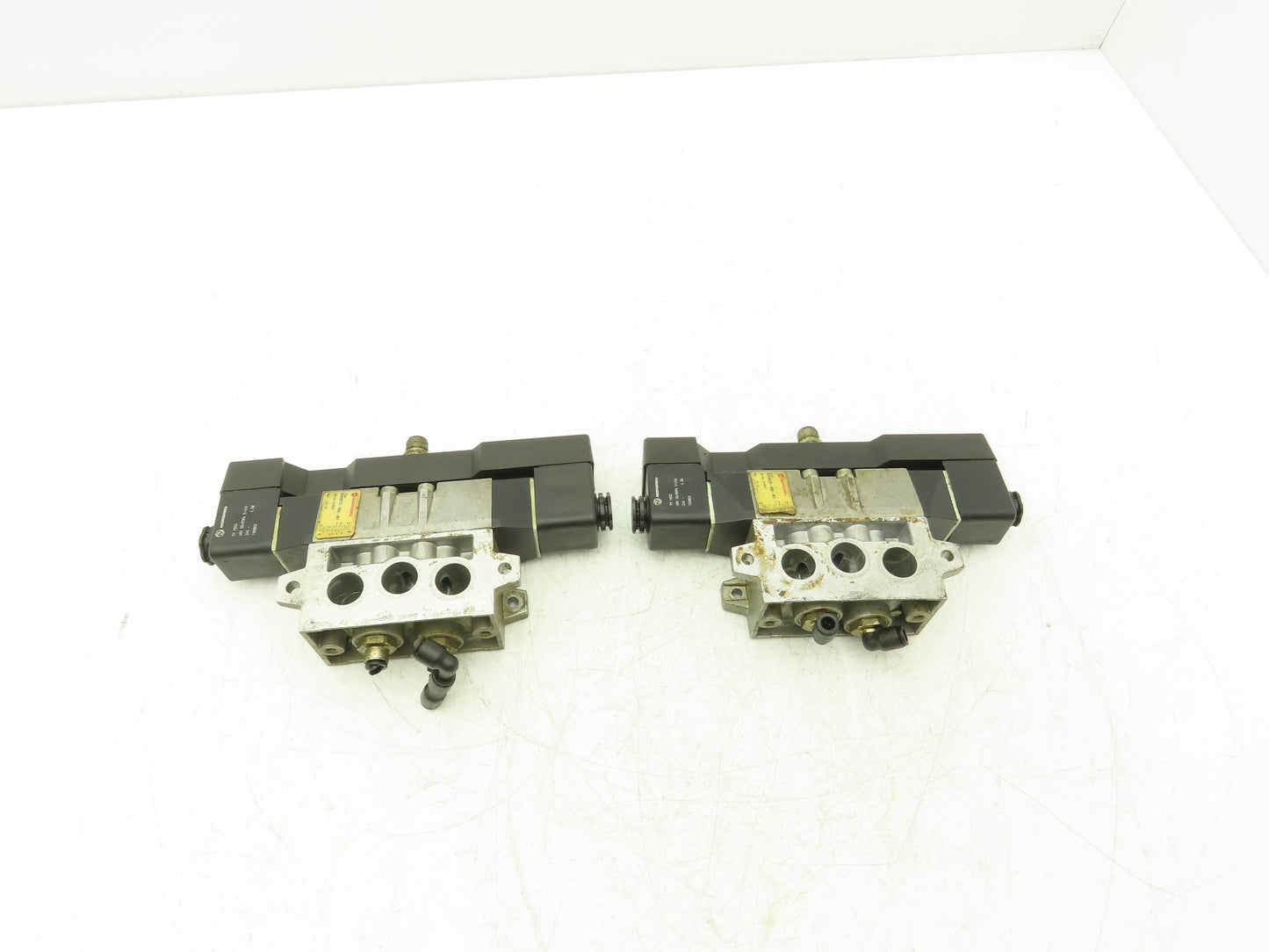 Norgren SXE0573-850-M1 Solenoid Pneumatic Air Valve 24V Coil Base Lot of 2