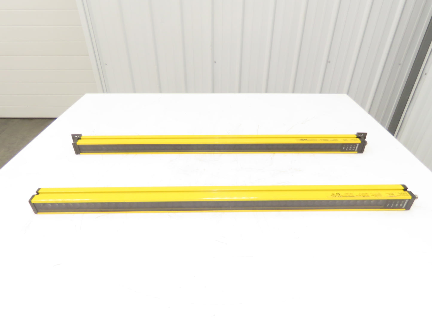 Contrinex Light Curtain Sender Receiver Set 30mm Res. 12M Range 49 Beam