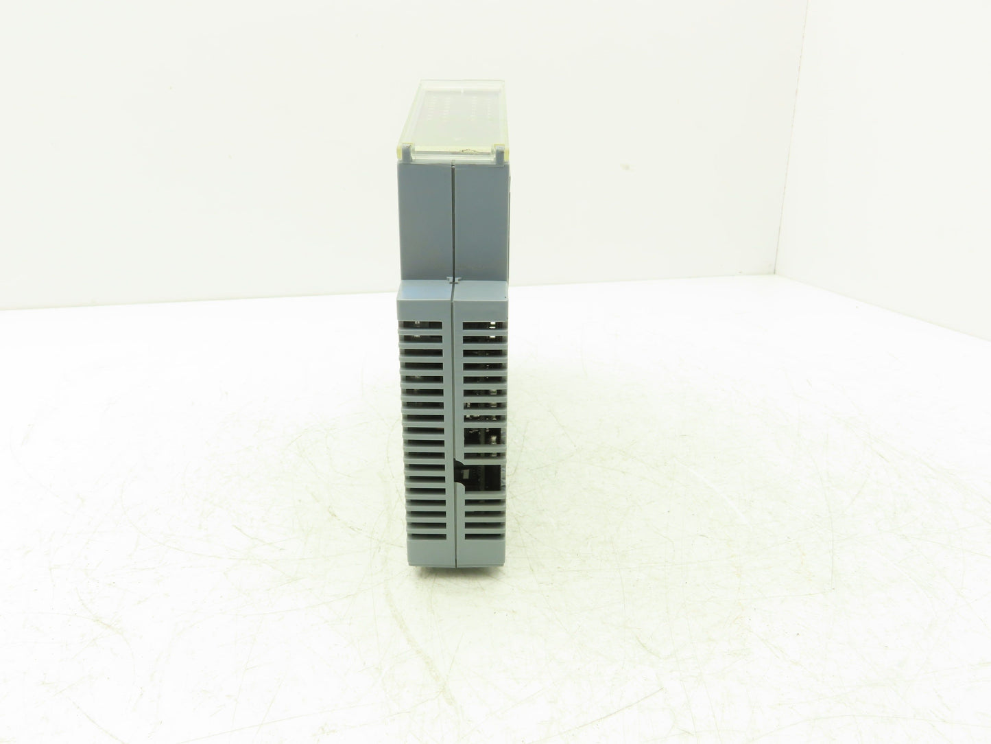 B&R Automation 2DI426.6 Digital Input 426 Module 32 Input 24VDC Rev C0 Cracked