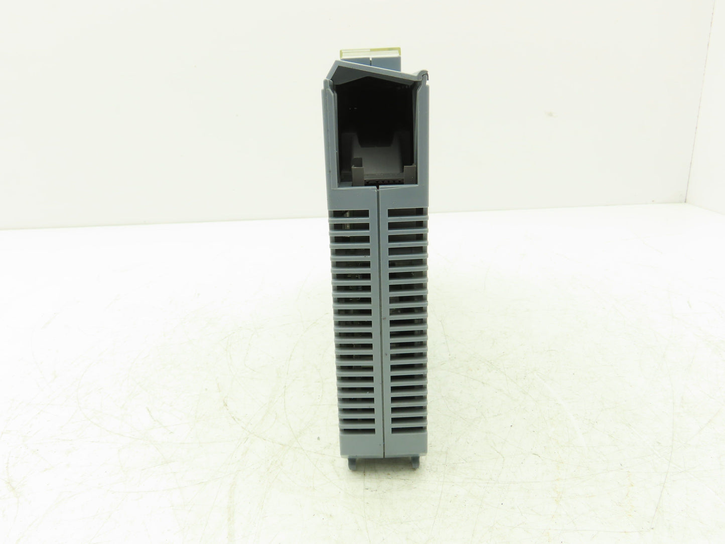 B&R Automation 2DI426.6 Digital Input 426 Module 32 Input 24VDC Rev C0 Cracked