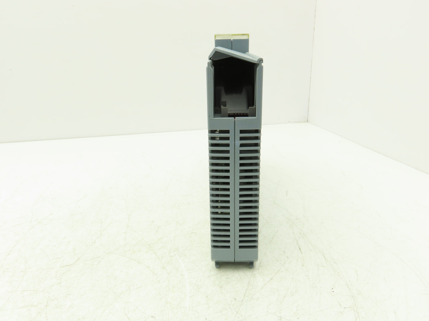 B&R Automation 2DI426.6 Digital Input 426 Module 32 Input 24VDC Rev C0 Cracked