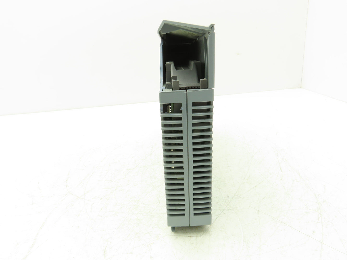 B&R Automation 2DI426.6 Digital Input 426 Module 32 Input 24VDC Rev C0 Cracked