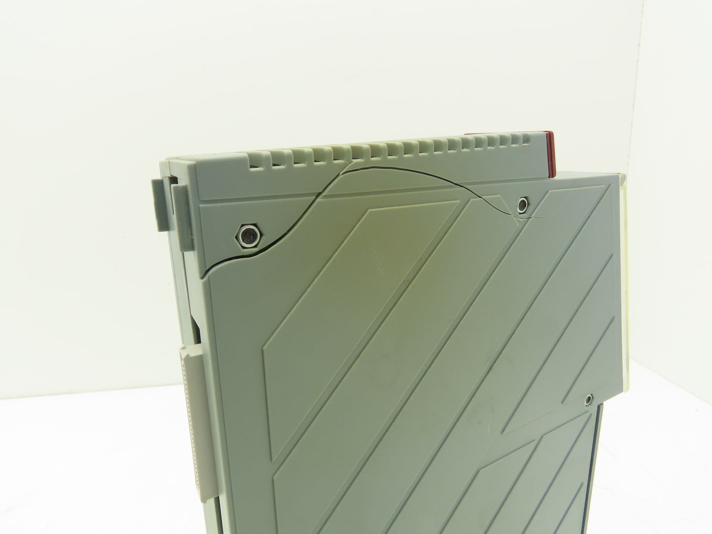 B&R Automation 2D0428.6 Digital Output Module DO 428 Tra 24VDC 2A Rev CO Cracked