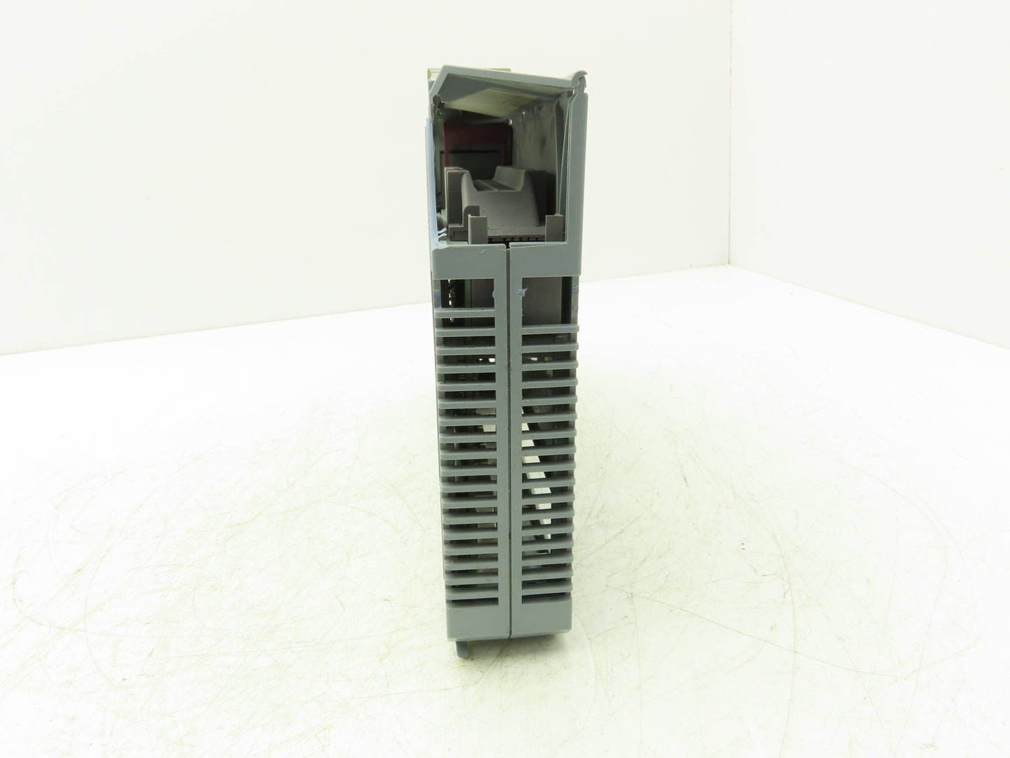 B&R Automation 2DI426.6 Digital Input 426 Module 32 Input 24VDC Rev C0 Cracked