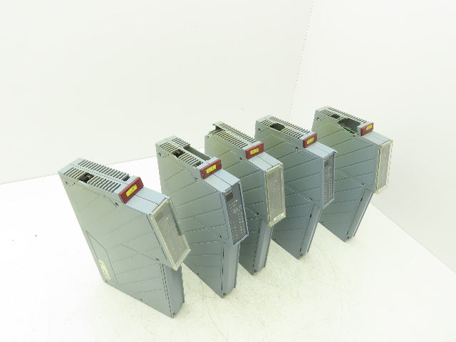 B&R Automation 2D0428.6 Digital Output Module DO 428 Tra 24VDC 2A Rev CO Cracked