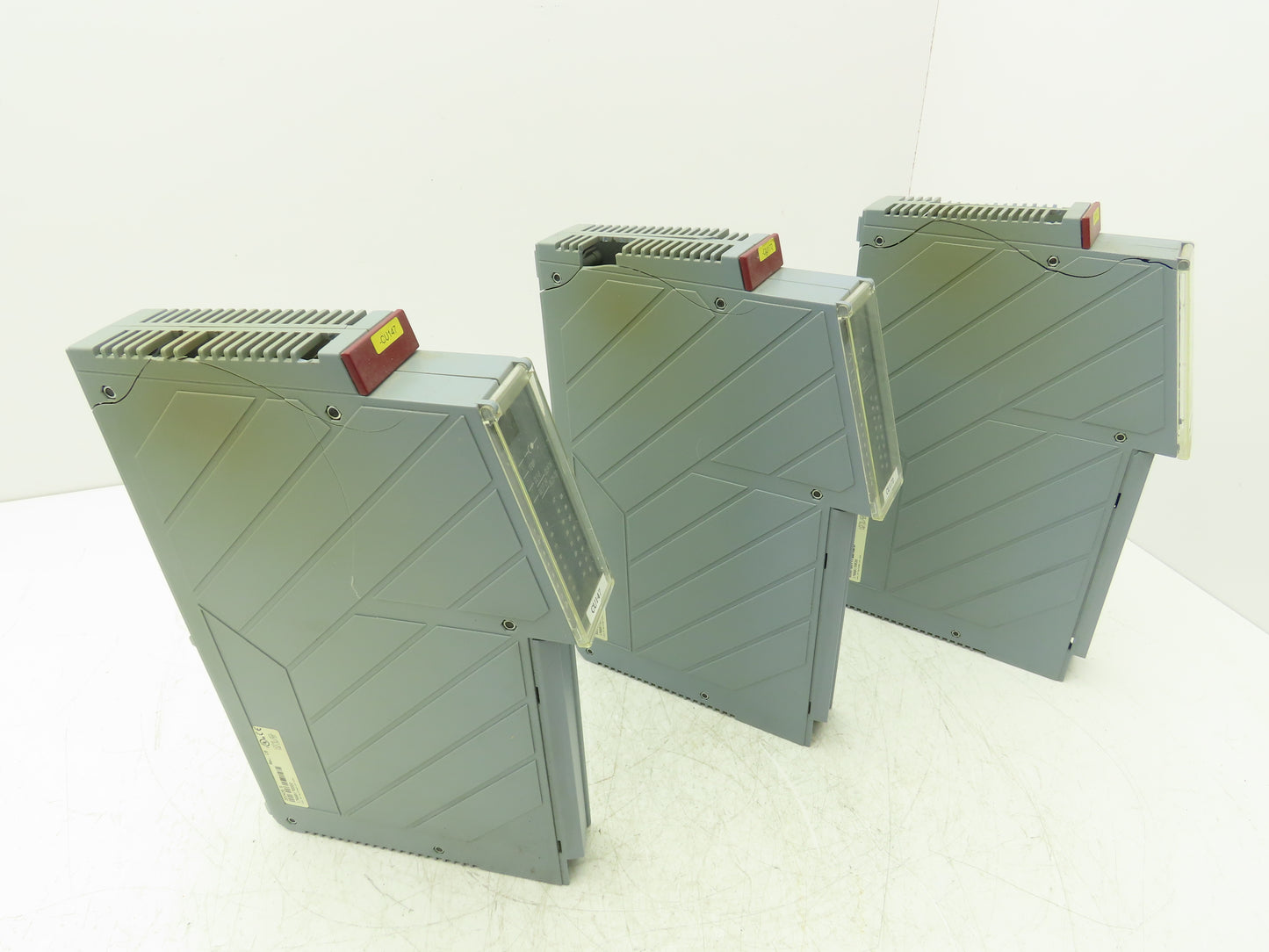 B&R Automation 2D0428.6 Digital Output Module DO 428 Tra 24VDC 2A Rev CO Cracked