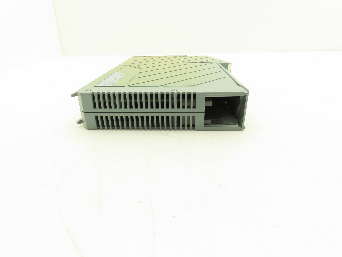 B&R Automation 2D0428.6 Digital Output Module DO 428 Tra 24VDC 2A Rev 14 Cracked