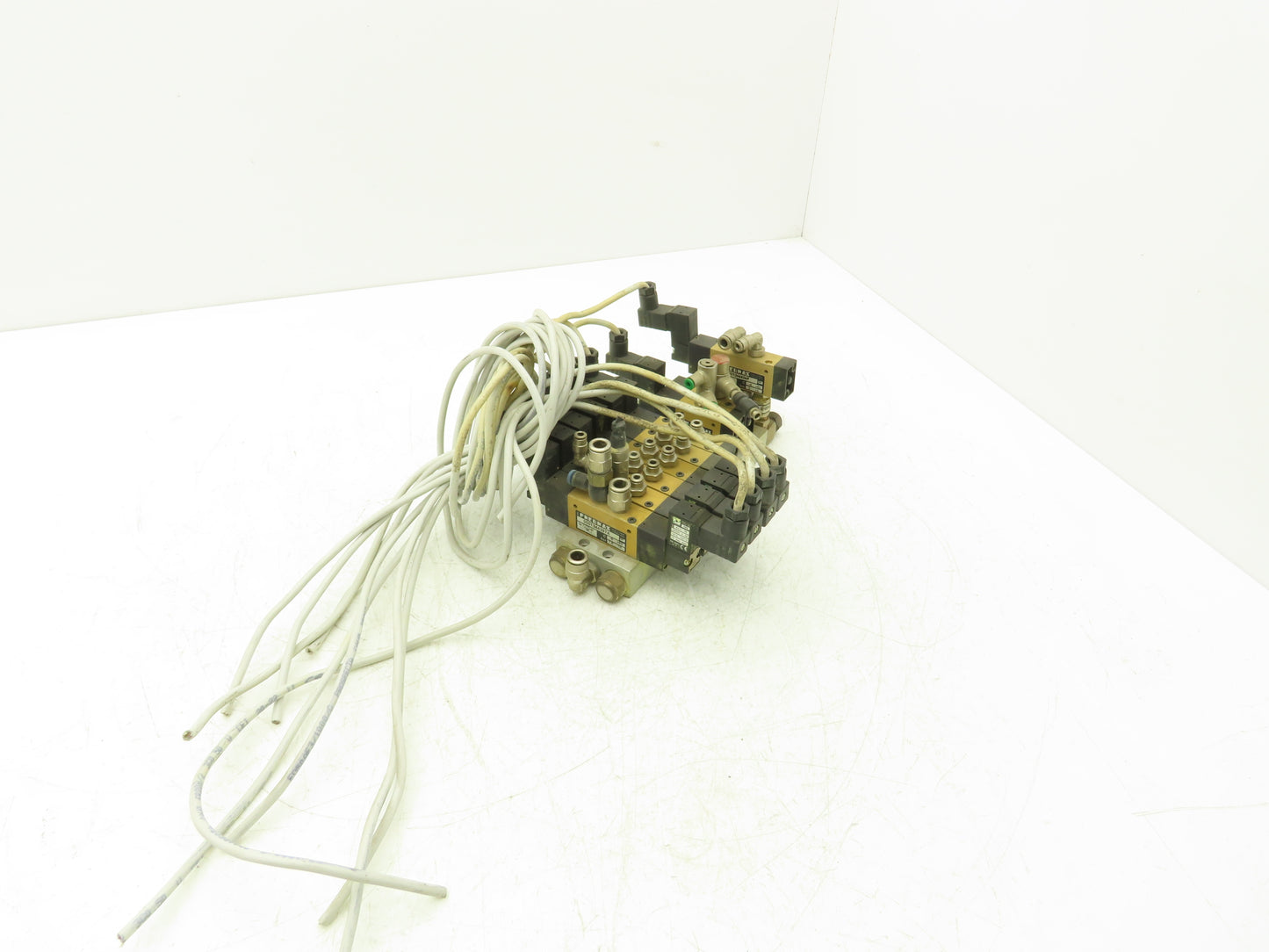 Pneumax Pneumatic 8-Station N331.0A Solenoid Valve Bank 24V