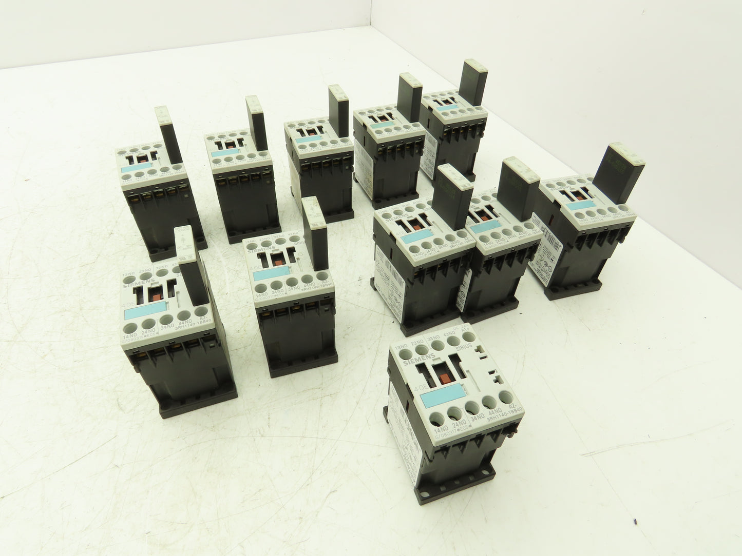 Siemens 3RH1140-1BB40 Auxiliary Contactor Size S00 4NO 600VAC 10A Lot Of 11