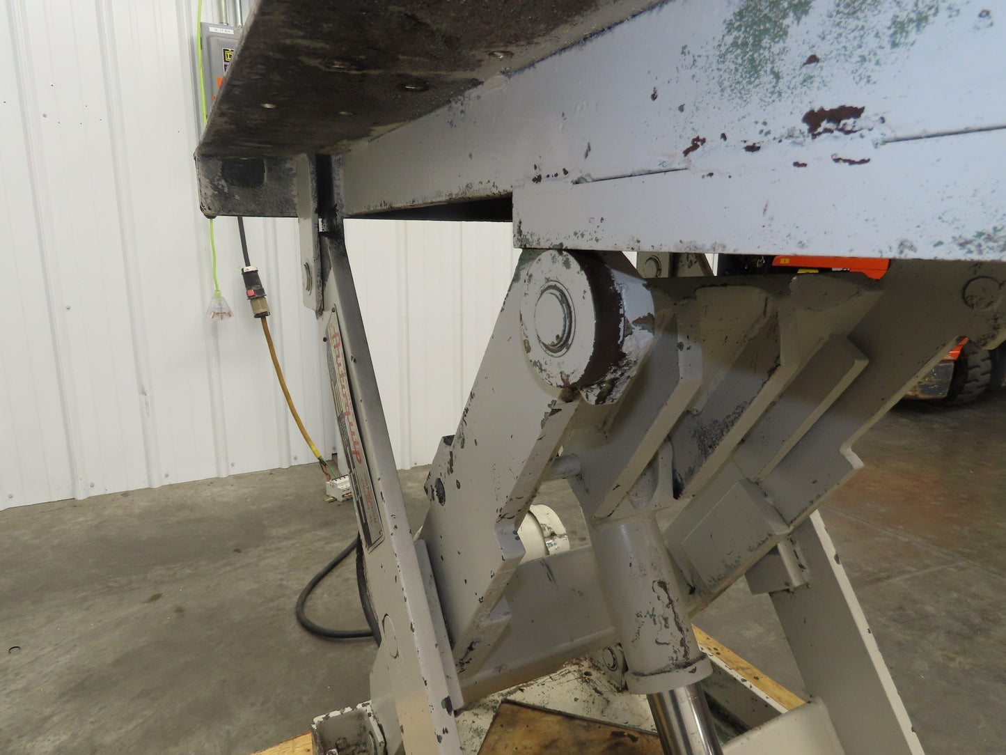 Autoquip 26W25 Hydraulic Scissor Lift Table 2000lb 26" Travel 30x40" Top 3Ph