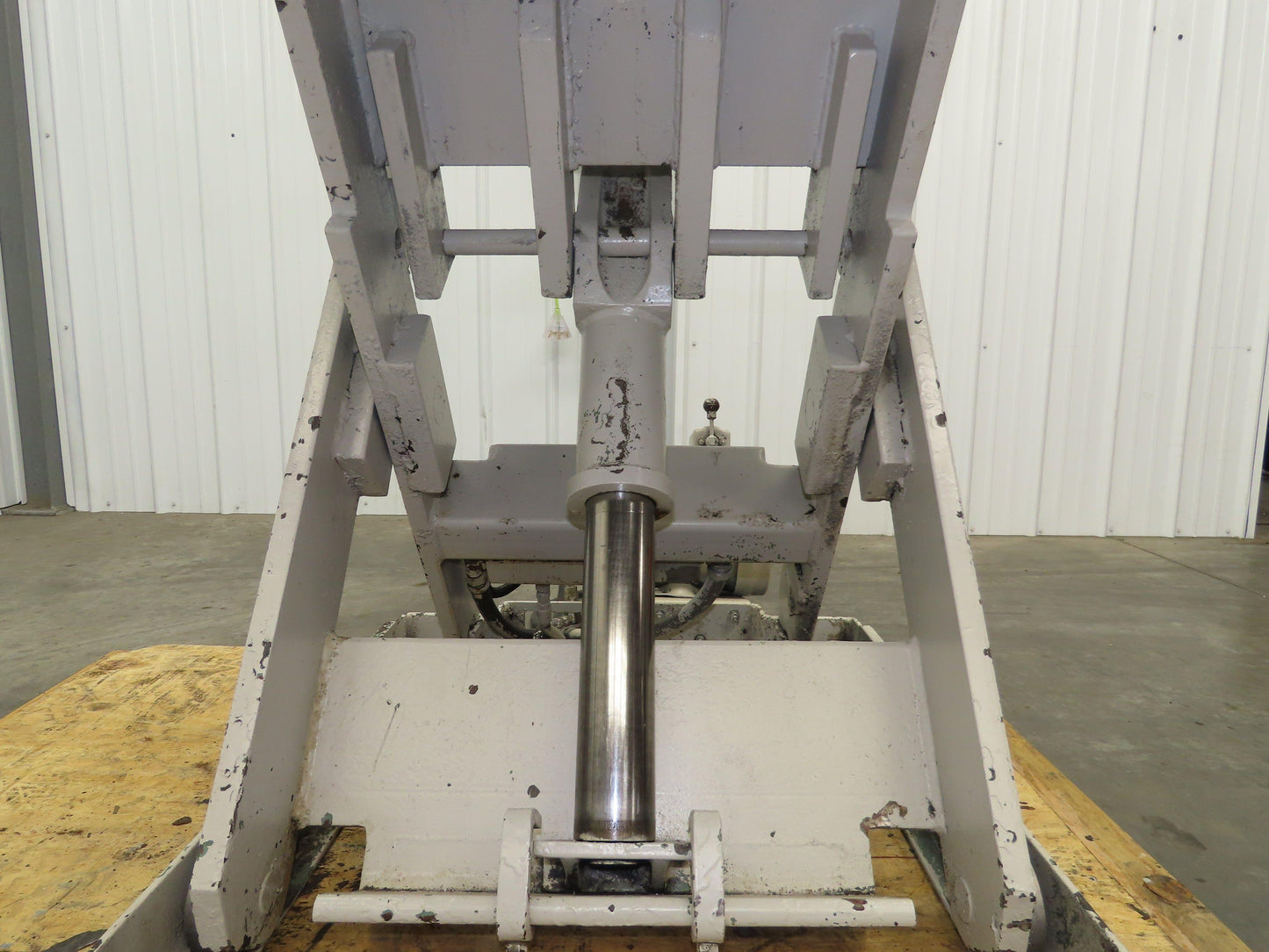 Autoquip 26W25 Hydraulic Scissor Lift Table 2000lb 26" Travel 30x40" Top 3Ph
