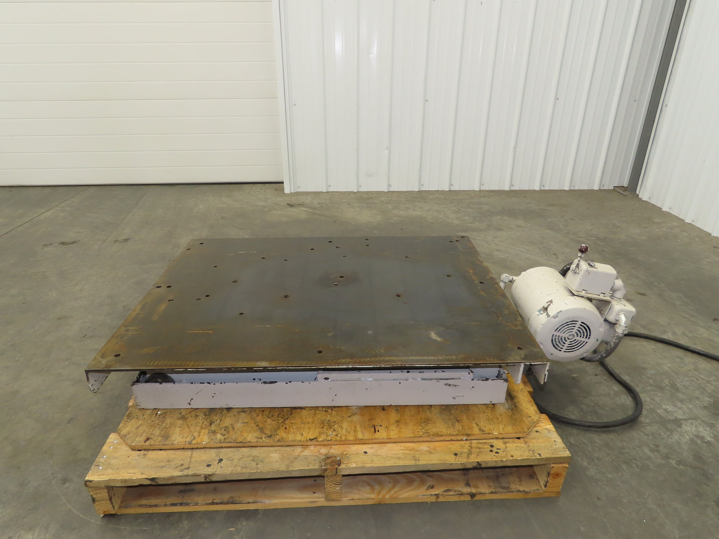 Autoquip 26W25 Hydraulic Scissor Lift Table 2000lb 26" Travel 30x40" Top 3Ph
