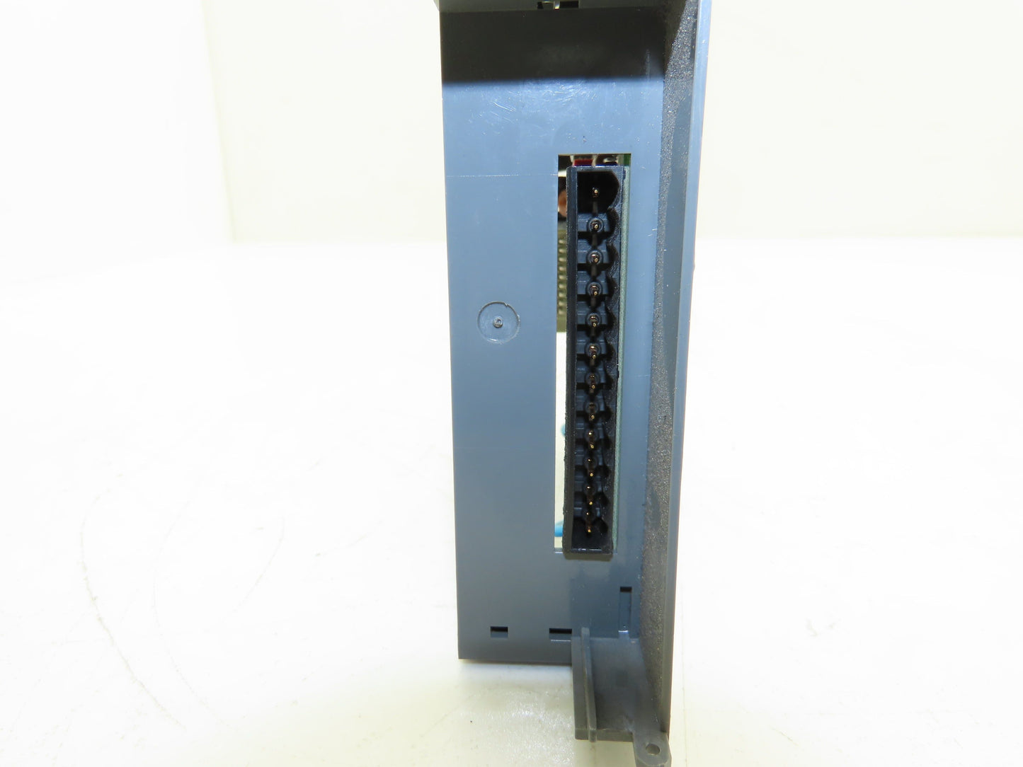 Allen Bradley 1746-NIO4V SLC500 Analog Combination I/O Module Ser A Broken Door