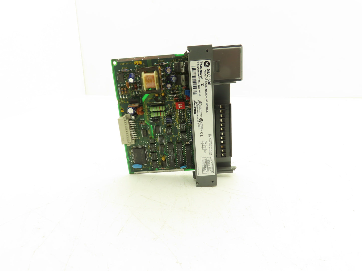 Allen Bradley 1746-NIO4V SLC500 Analog Combination I/O Module Ser A Broken Door